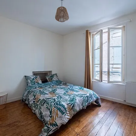 Niortaise La Belle Holiday home *
